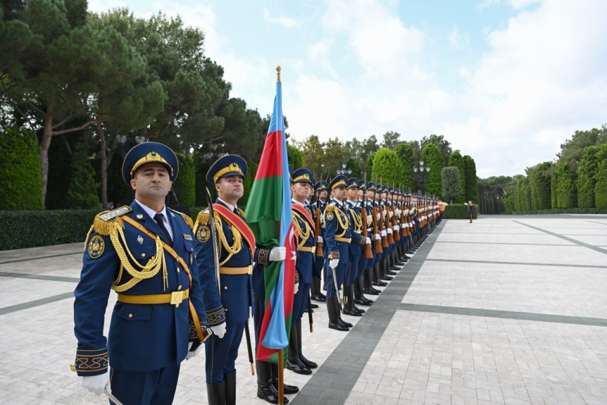 Cérémonie d’accueil officiel du président du Laos à Bakou
