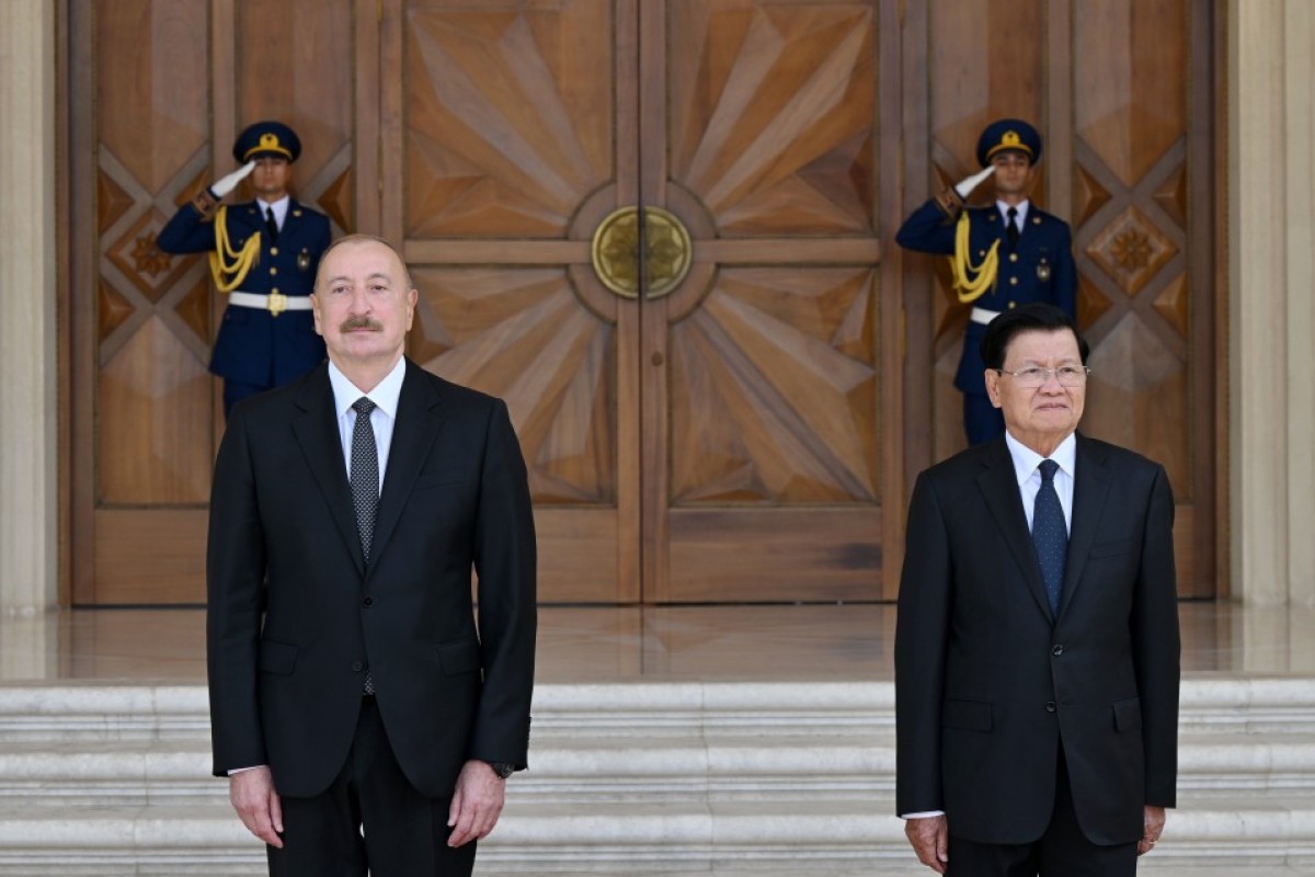 Cérémonie d’accueil officiel du président du Laos à Bakou