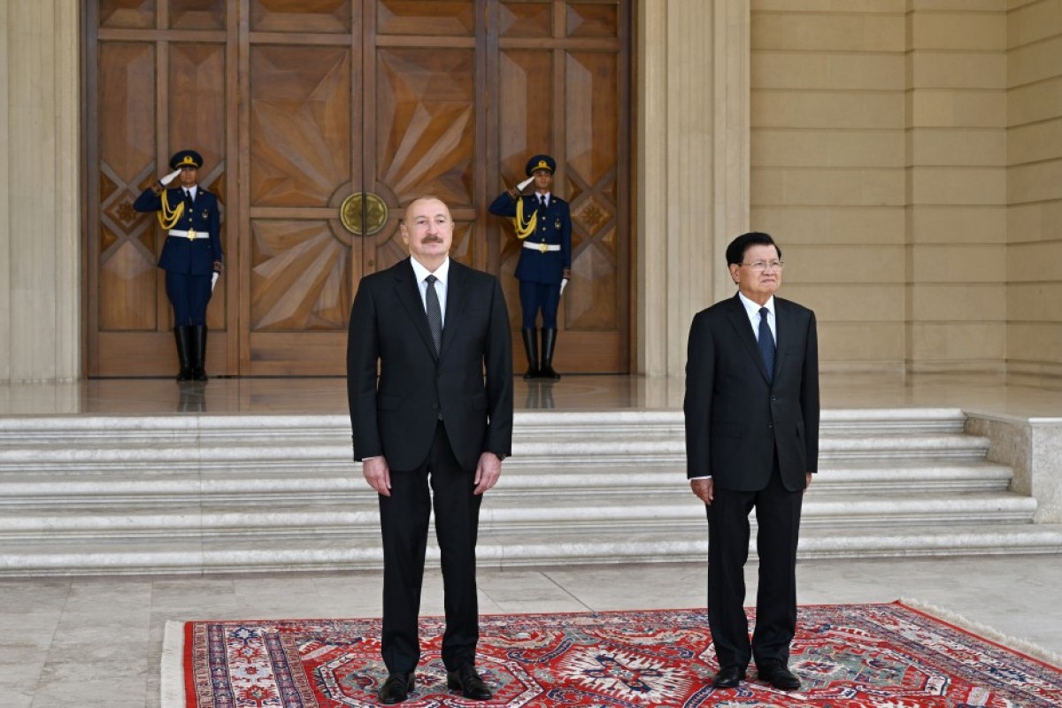 Cérémonie d’accueil officiel du président du Laos à Bakou