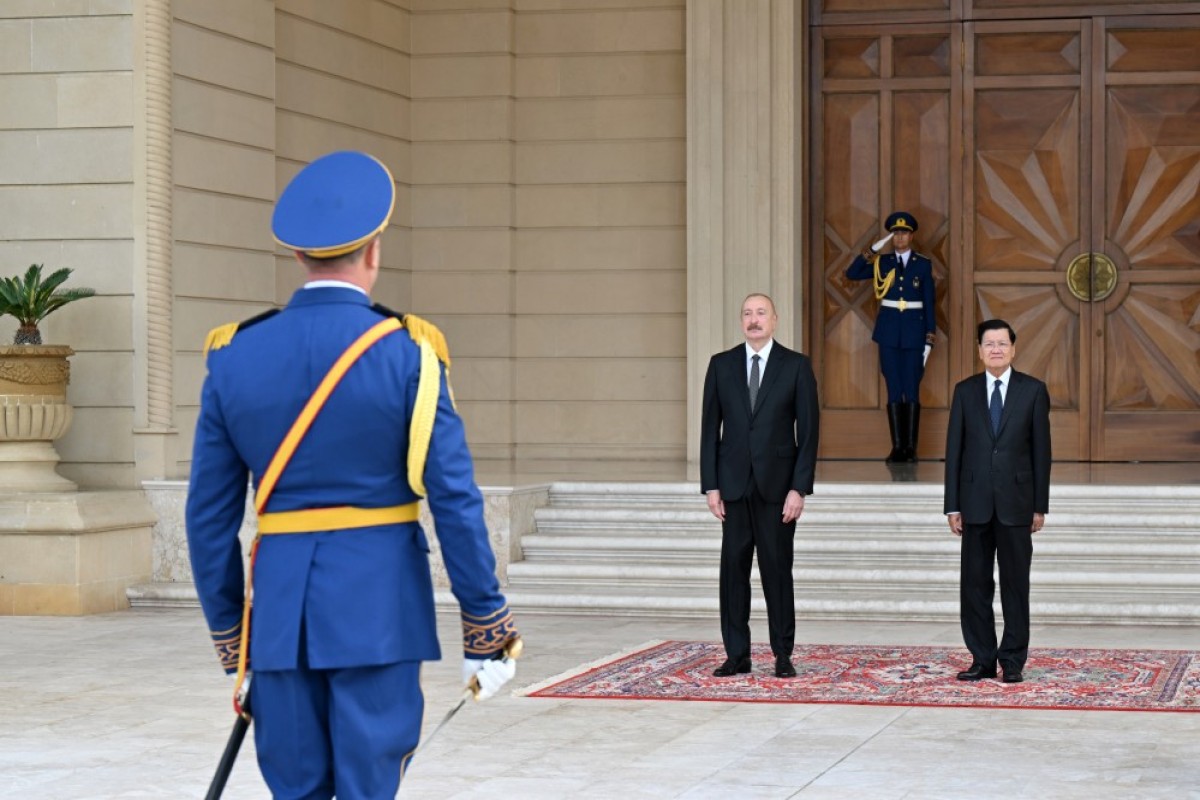 Cérémonie d’accueil officiel du président du Laos à Bakou