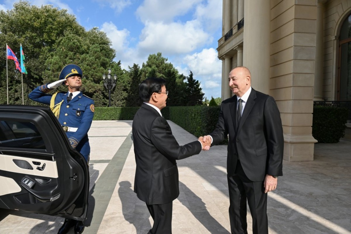 Cérémonie d’accueil officiel du président du Laos à Bakou