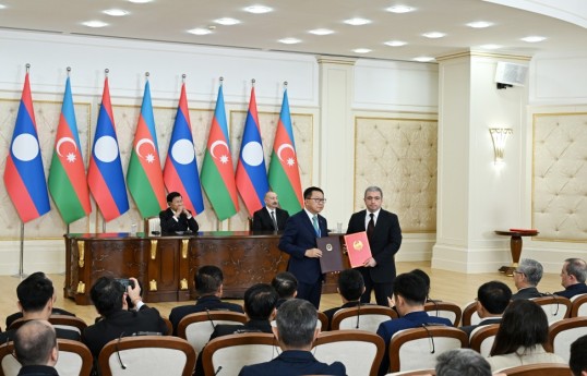 Une déclaration conjointe adoptée et des documents signés échangés entre l'Azerbaïdjan et le Laos