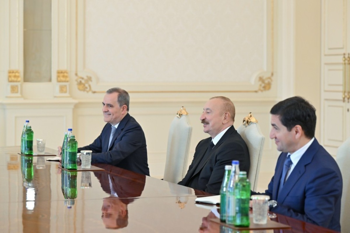 Le président azerbaïdjanais Ilham Aliyev reçoit le ministre indien des Affaires étrangères