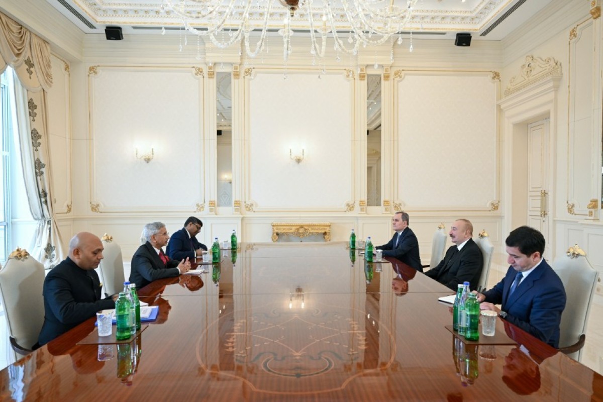 Le président azerbaïdjanais Ilham Aliyev reçoit le ministre indien des Affaires étrangères